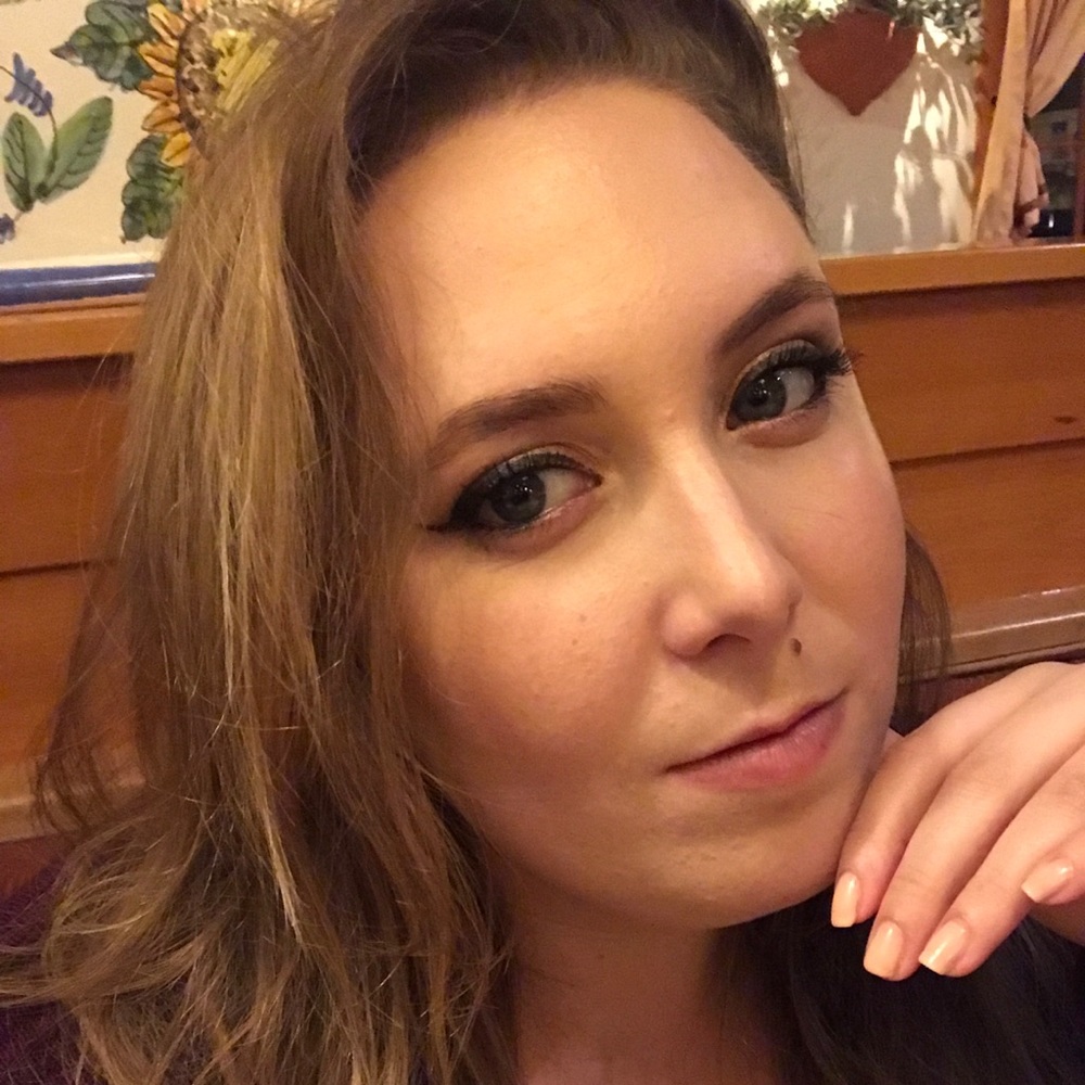 Meet your Posher, Hilary